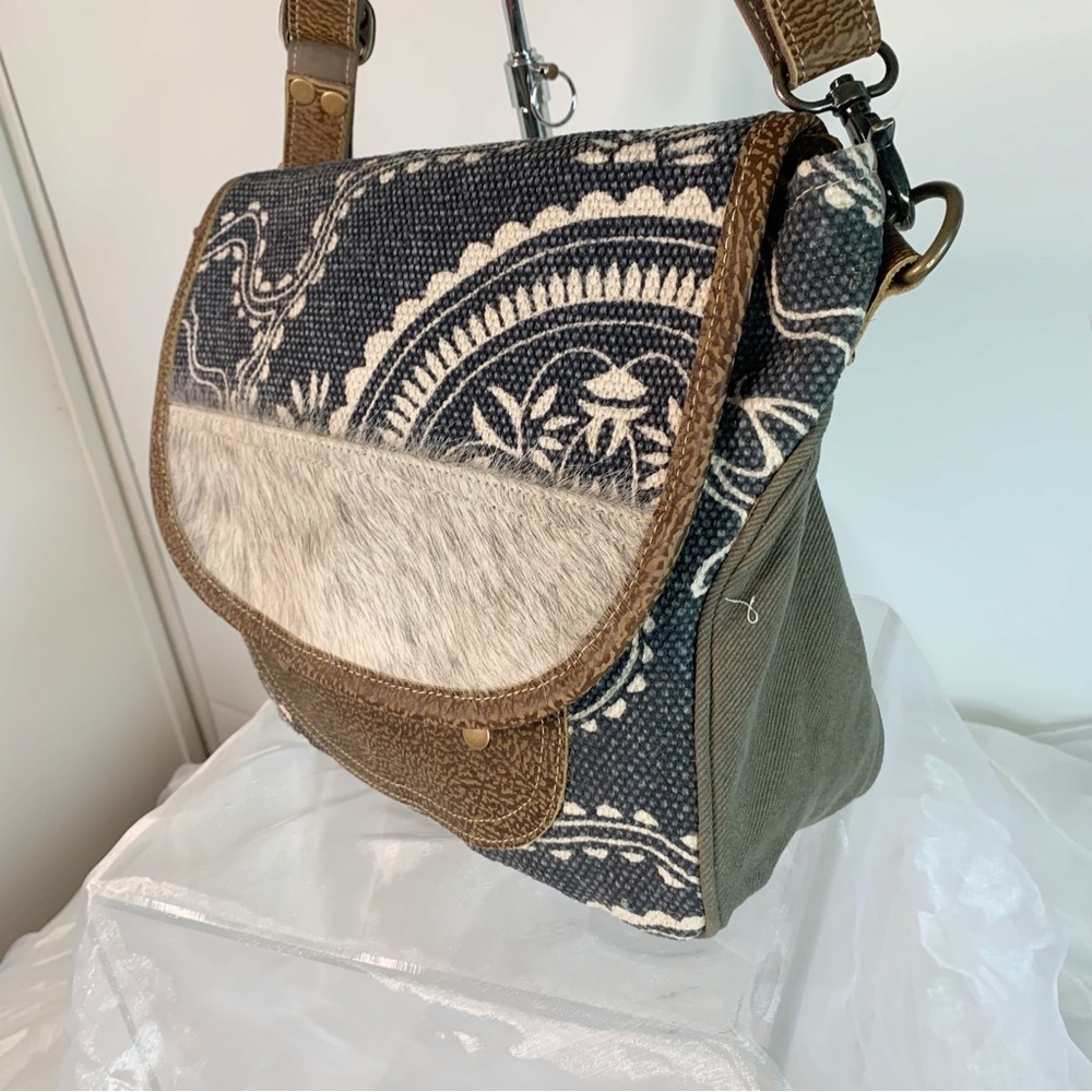 Myra Bag MIDNIGHT BLUE MESSENGER Bag! Bag is a deep blue color!